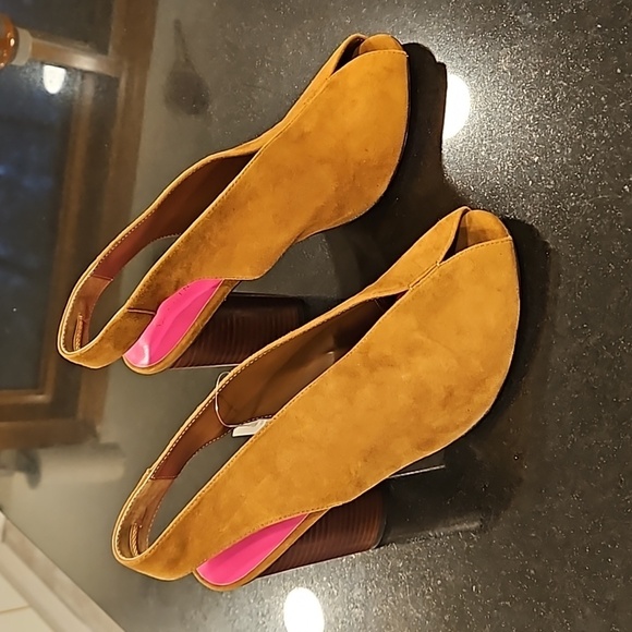 💕TRINA TURK💕 Sunset Blvd Suede Slingback Heels ~ Tan 10 New with Box (No Lid) - Picture 4 of 16